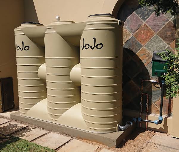 JoJo water tank stand and positioning during installation